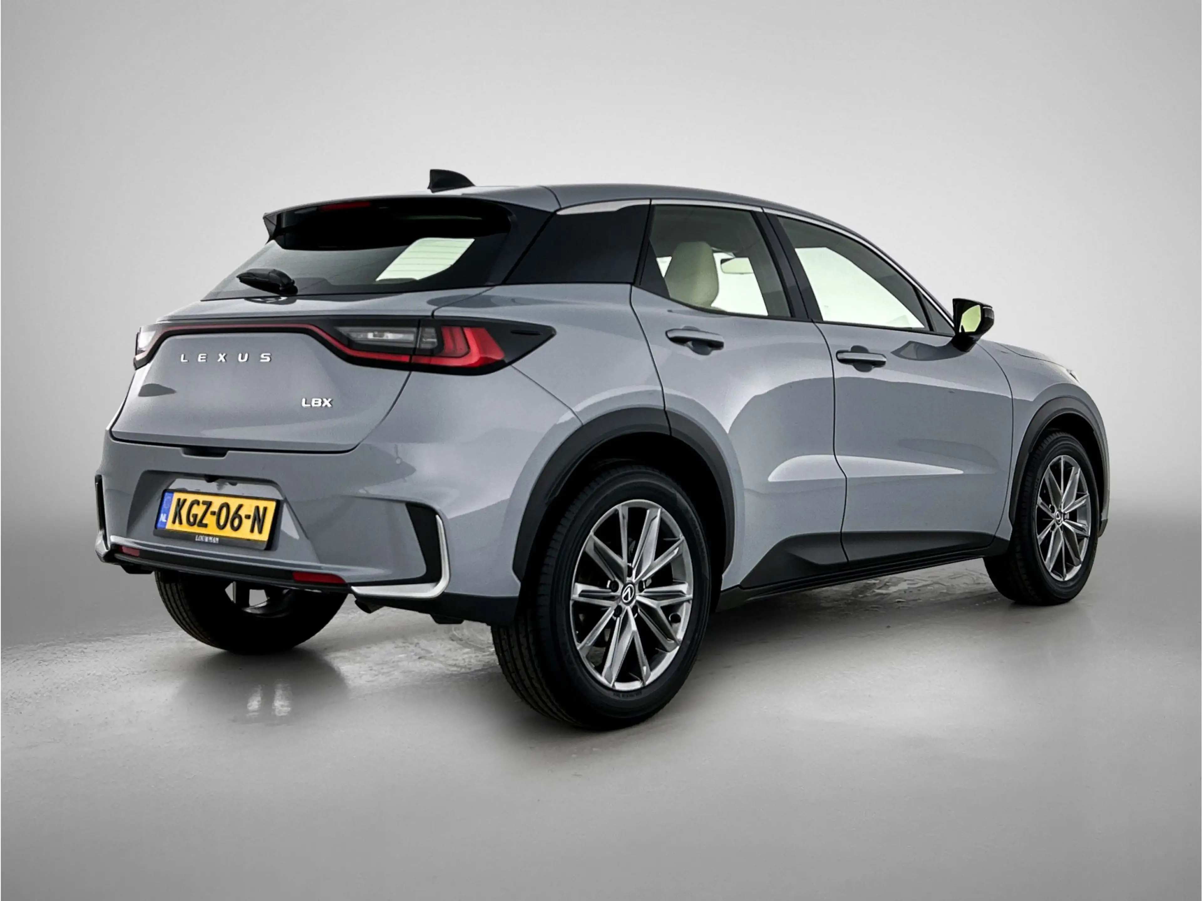 Lexus LBX Elegant 2WD | Apple CarPlay / Android Auto (Naviga — photo 2