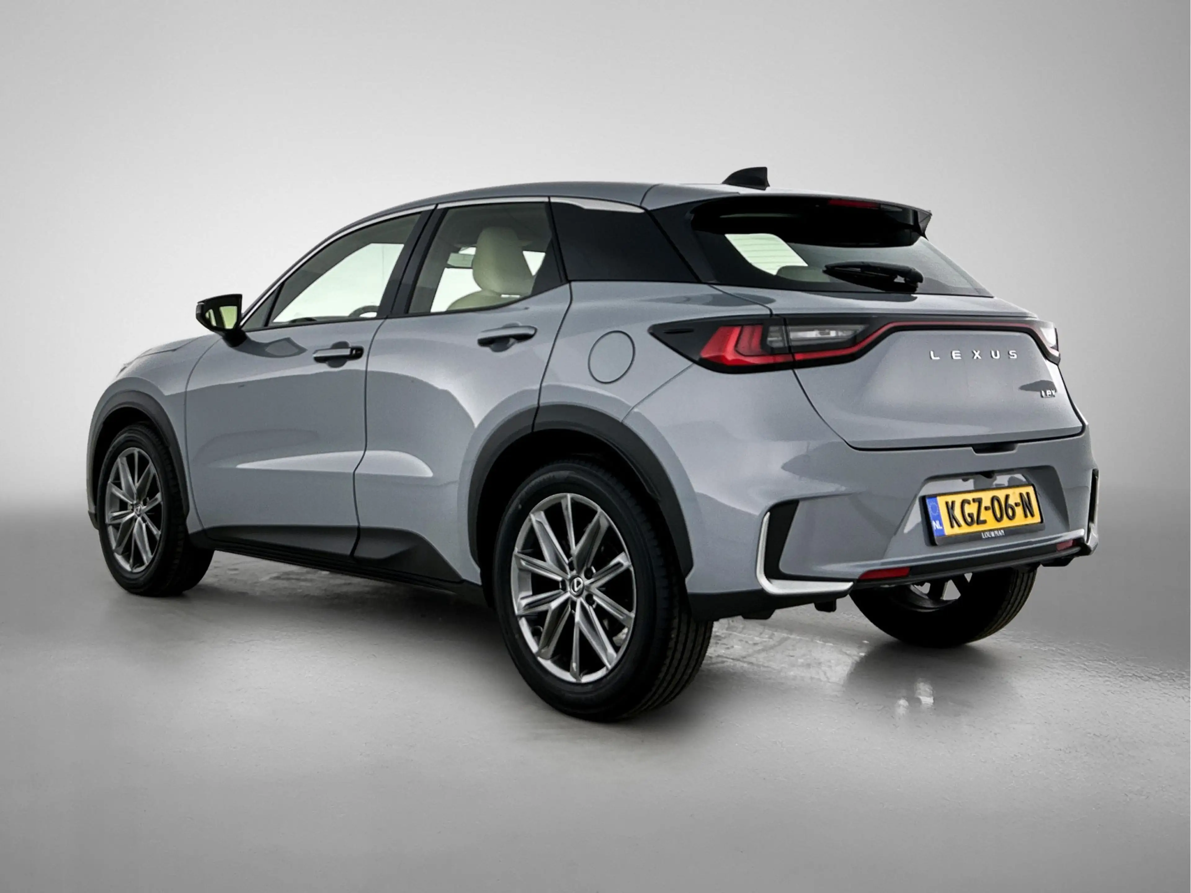 Lexus LBX Elegant 2WD | Apple CarPlay / Android Auto (Naviga — photo 14