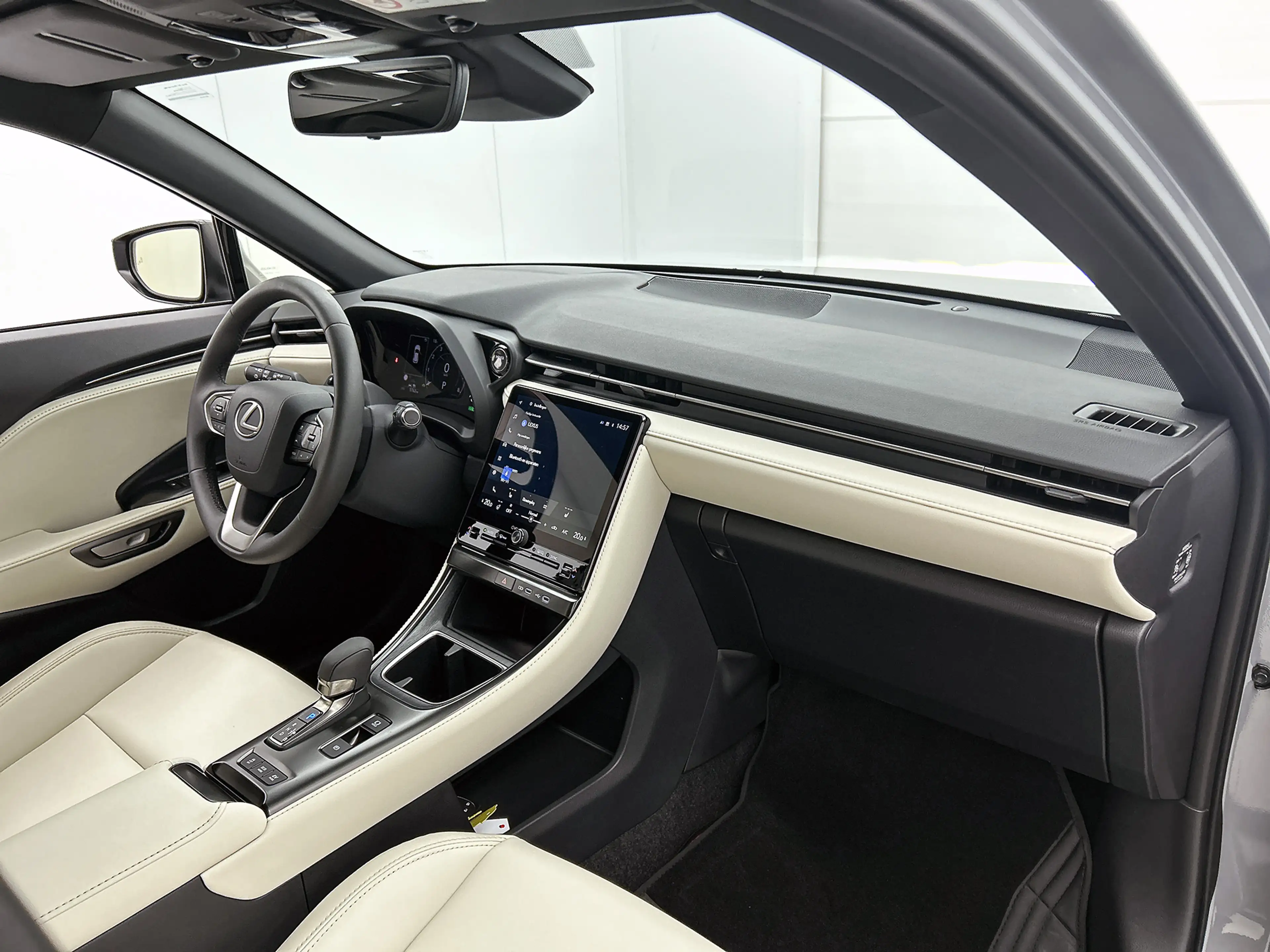 Lexus LBX Elegant 2WD | Apple CarPlay / Android Auto (Naviga — photo 6