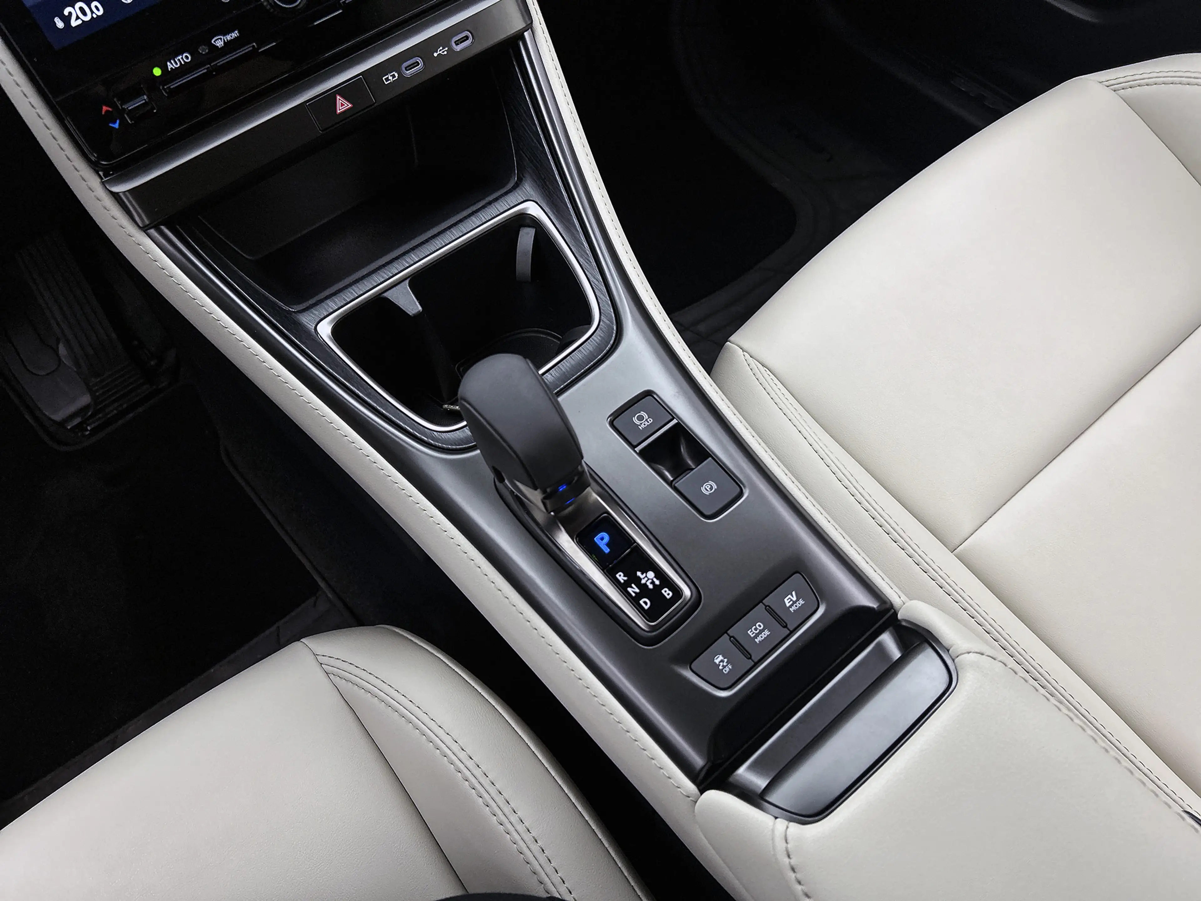 Lexus LBX Elegant 2WD | Apple CarPlay / Android Auto (Naviga — photo 11