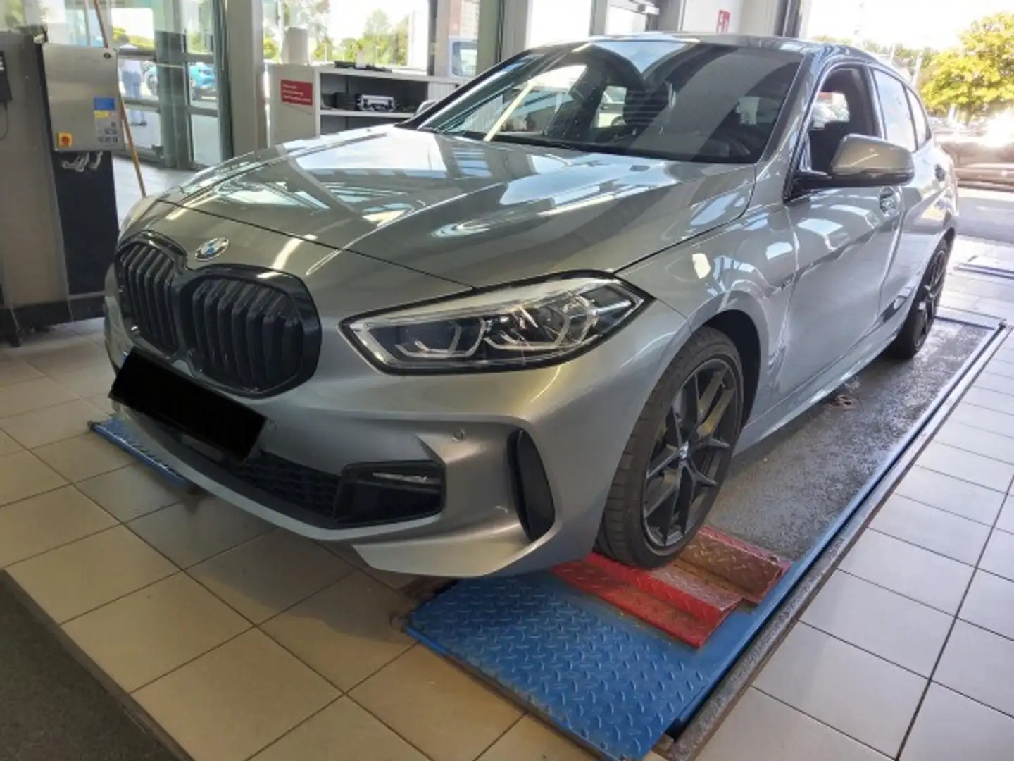 BMW 118 1er 118i M 1.5 Sport LED/Tempo/Einparkhi Grau - 2