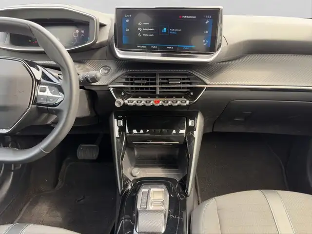 Peugeot 208 view 11