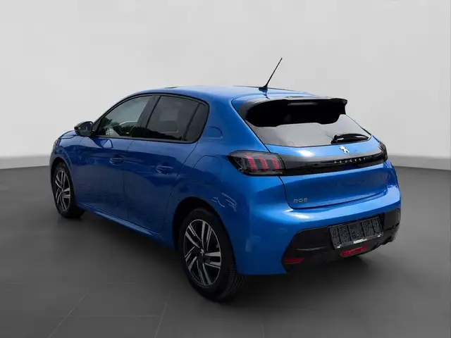 Peugeot 208 view 3
