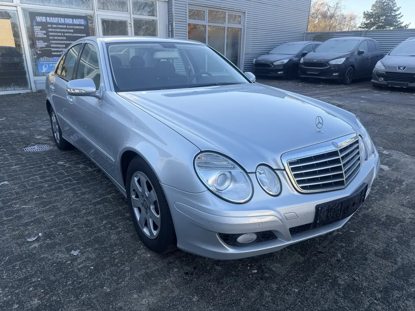 Mercedes-Benz E 220 220 CDI Euro 4 / 1 Hand / 69000 Km /AHK / Garantie Silber - 1