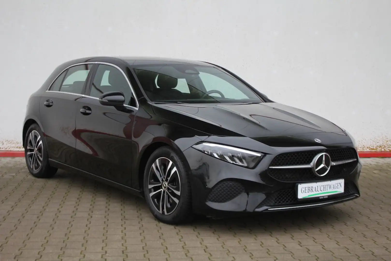 Mercedes-Benz A 180 Progressive Line P59 Urban WideScreen 458 Schwarz - 1