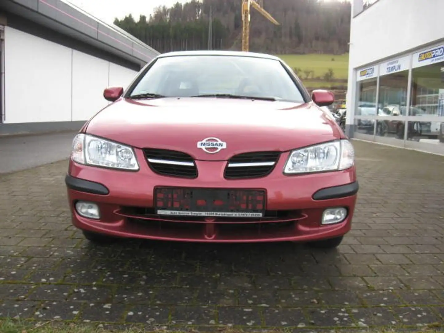 Nissan Almera Almera 1.5 Comfort 1.Hand Scheckheft Rot - 2