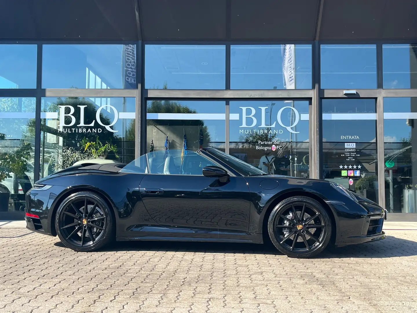 Porsche 992 911 Cabrio 3.0 Carrera auto Schwarz - 1