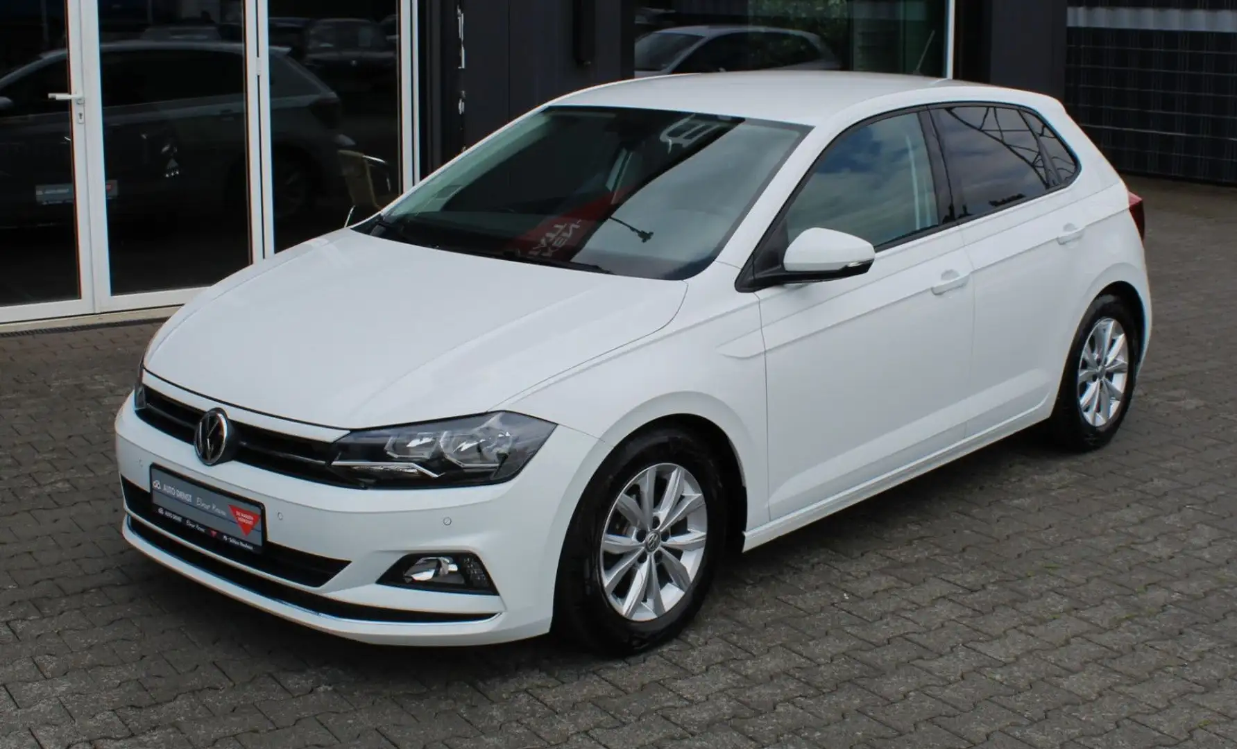 Volkswagen Polo VI Highline, 1,0 TSI 70KW/95PS Weiß - 1