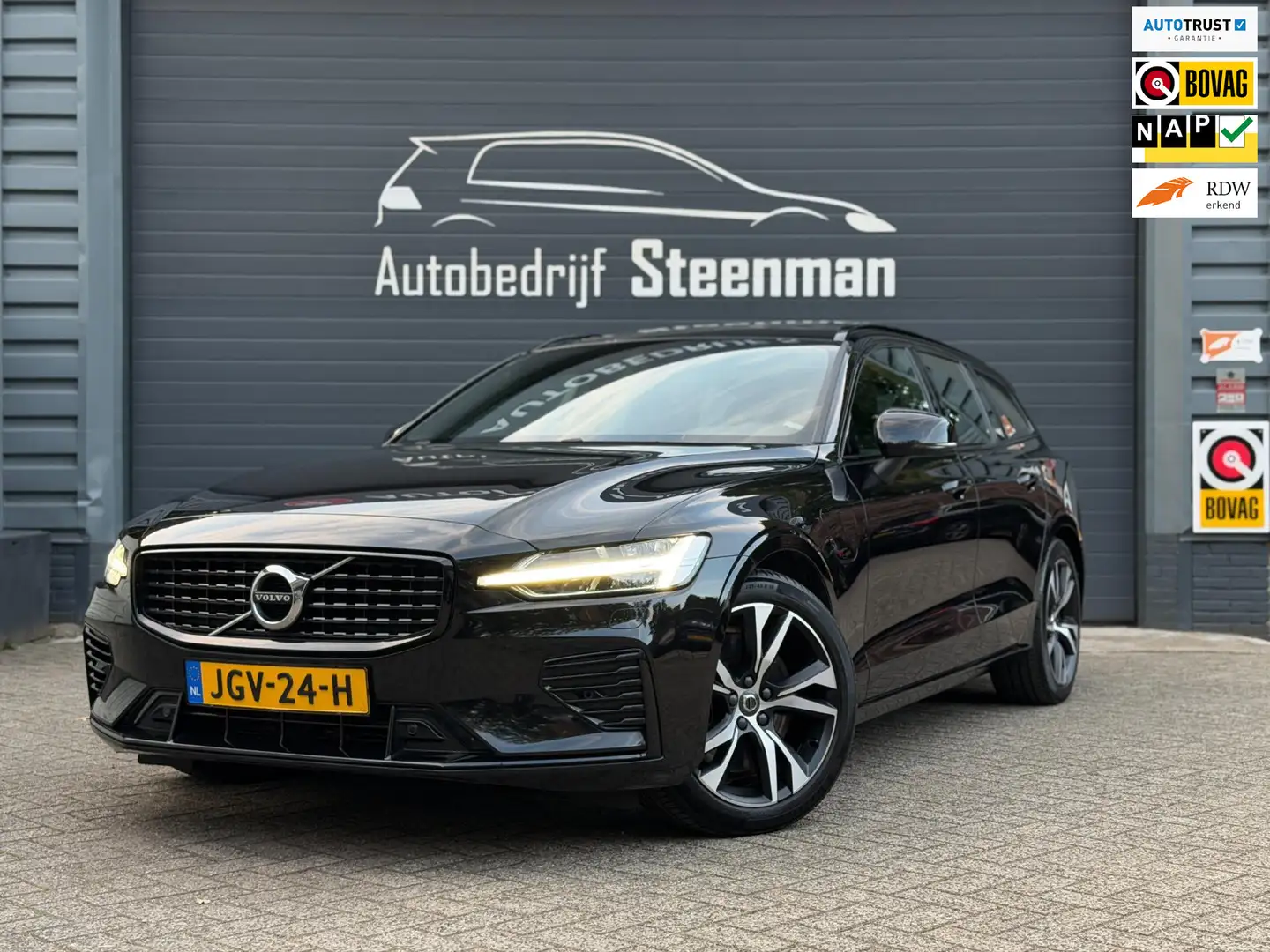 Volvo V60 2.0 T6 Plug-in hybrid AWD Plus Dark | R-Design | P Zwart - 1