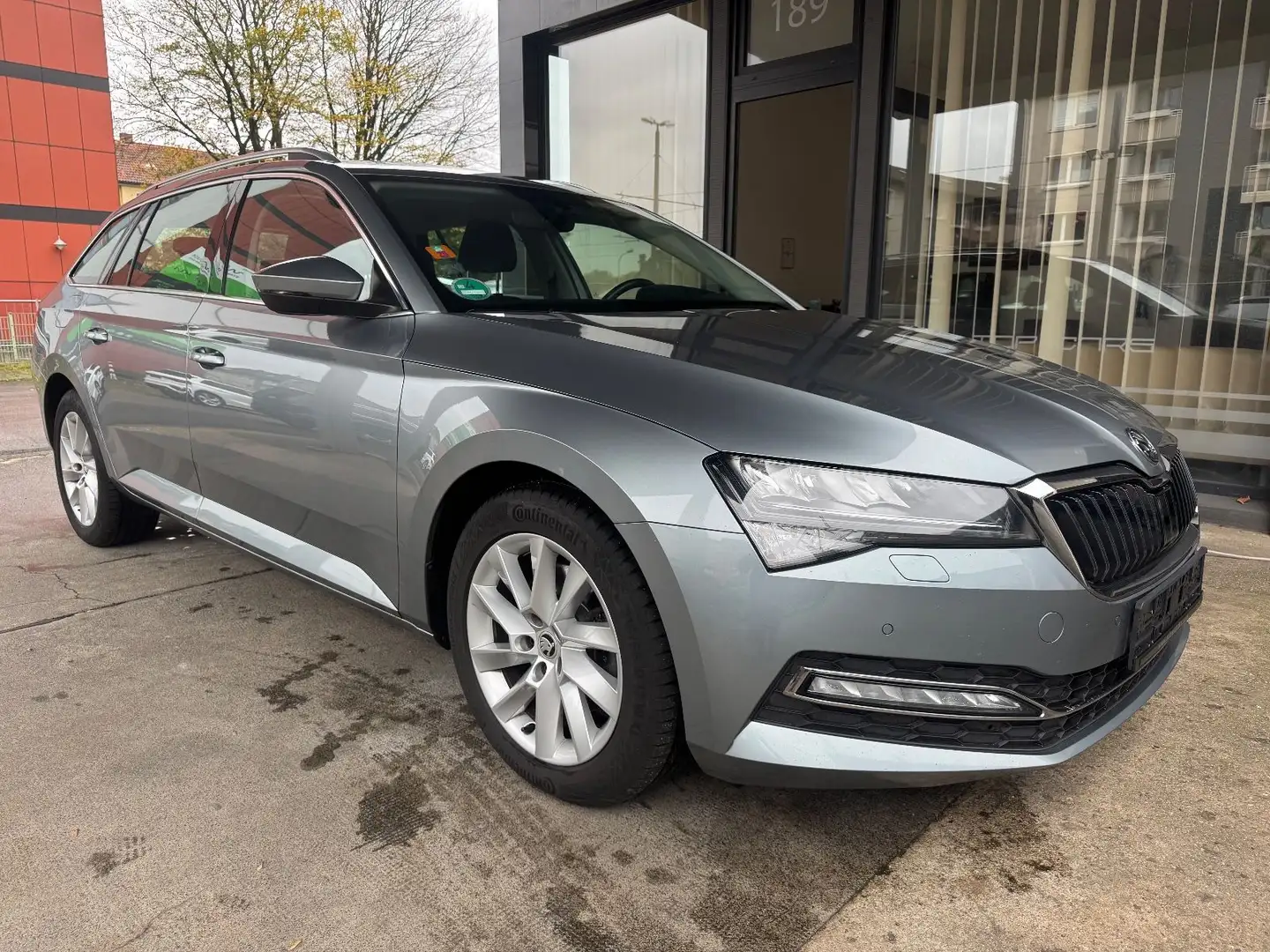 Skoda Superb Combi Style 4x4 Grau - 2