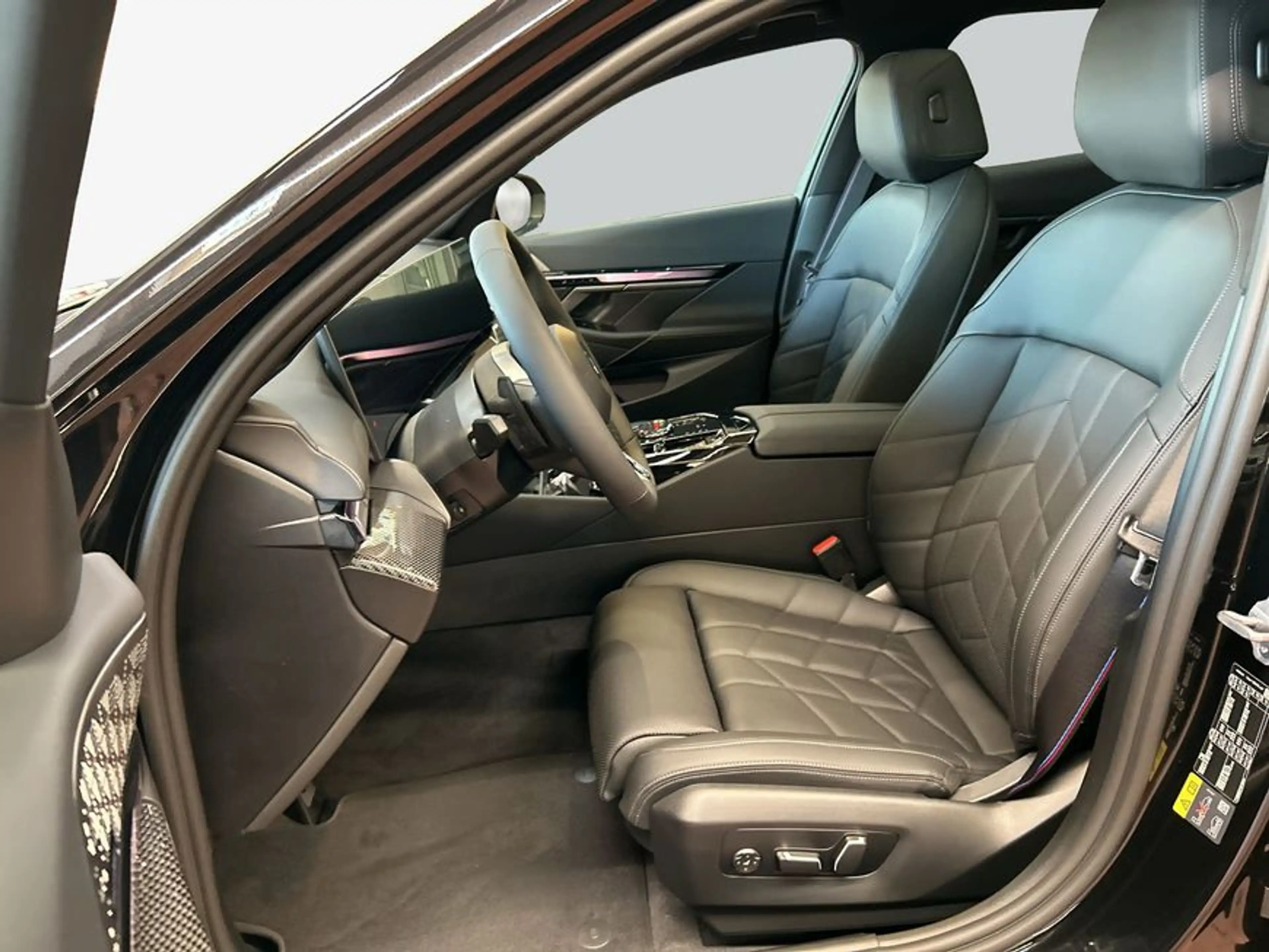 BMW 550 550e xDrive Aut. 230 kW, 4-türig — photo 11