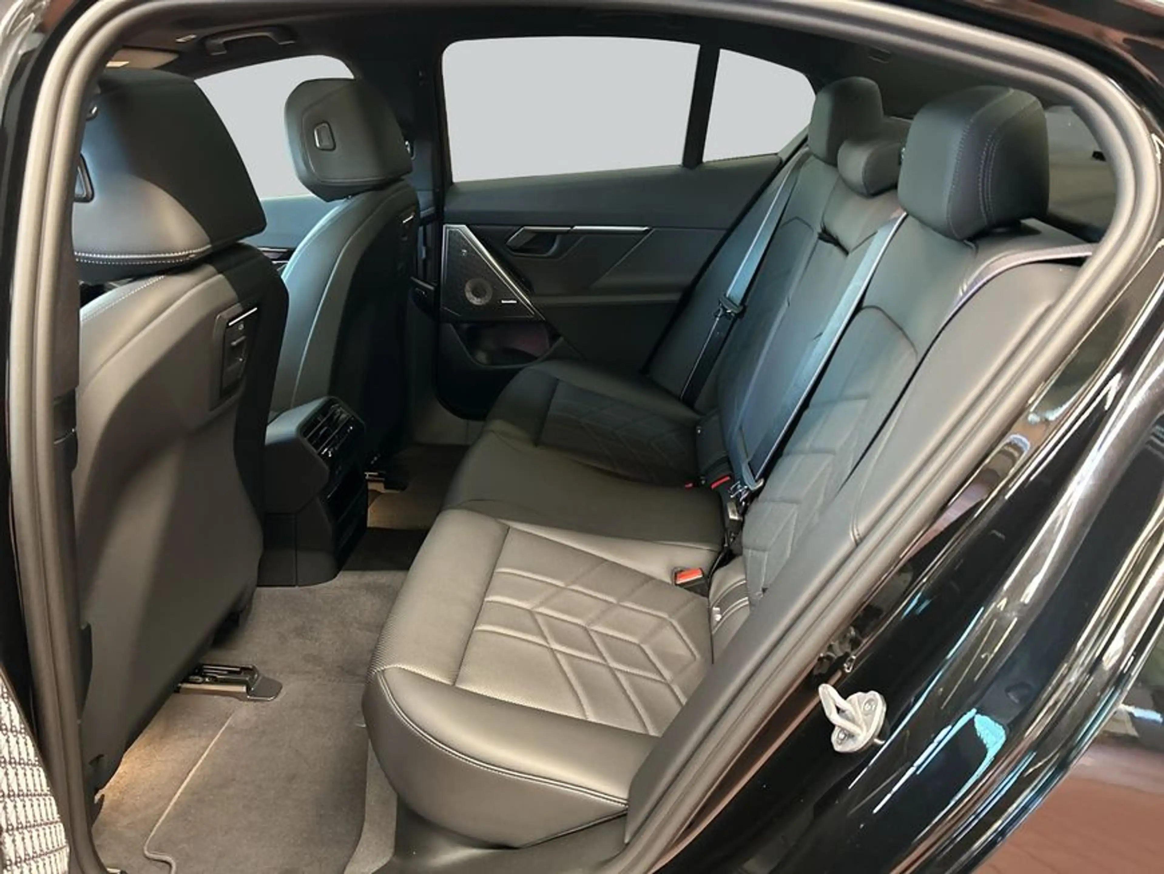 BMW 550 550e xDrive Aut. 230 kW, 4-türig — photo 12