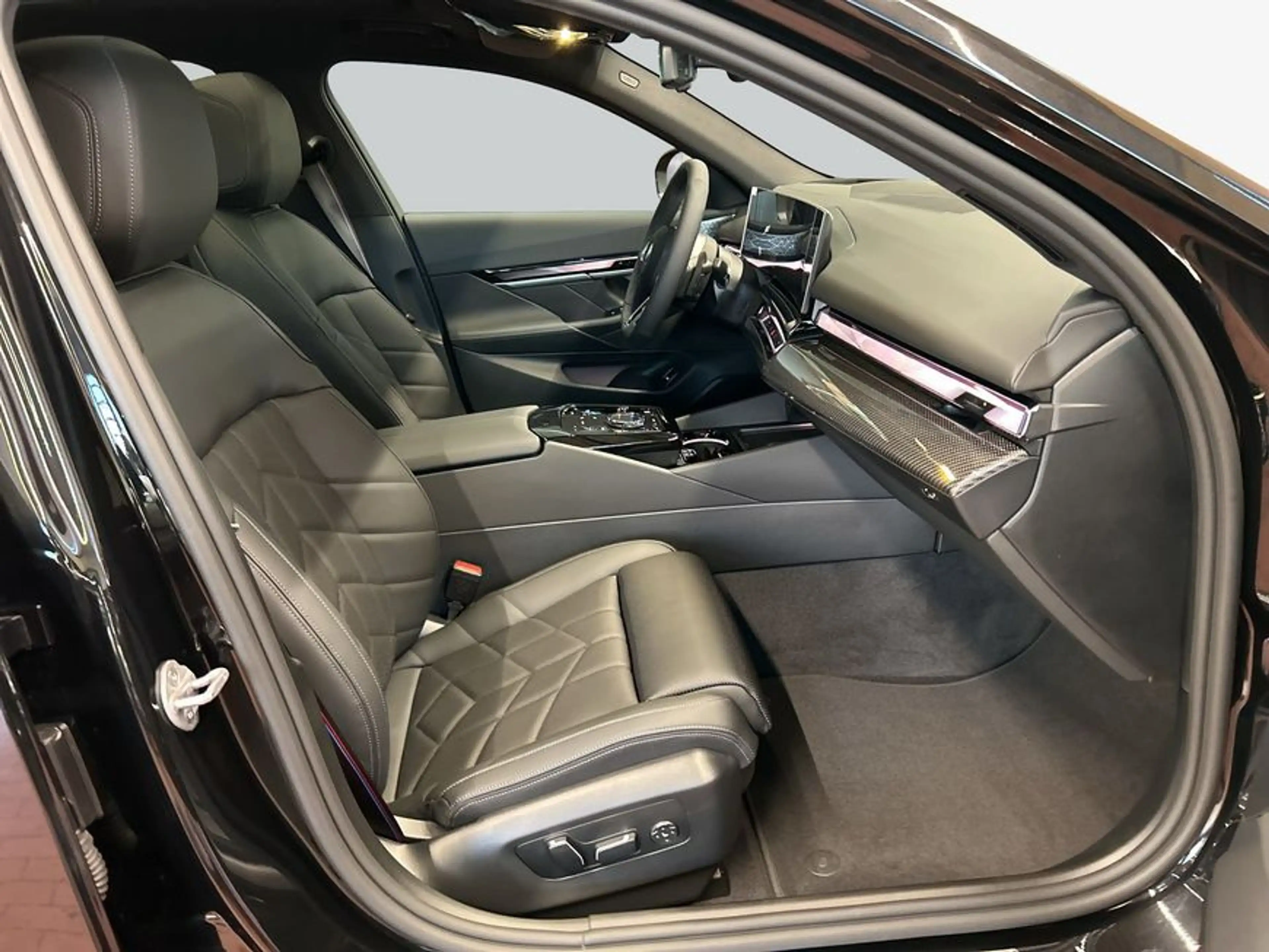 BMW 550 550e xDrive Aut. 230 kW, 4-türig — photo 13