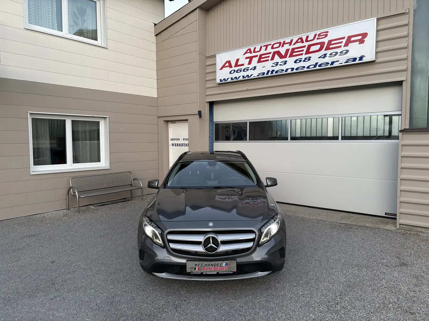 Mercedes-Benz GLA 200 GLA 200 CDI Aut. NAVI SITZH TEMP XENON Grau - 2
