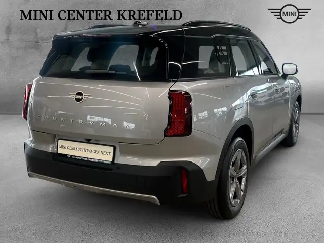 Mini Countryman view 2