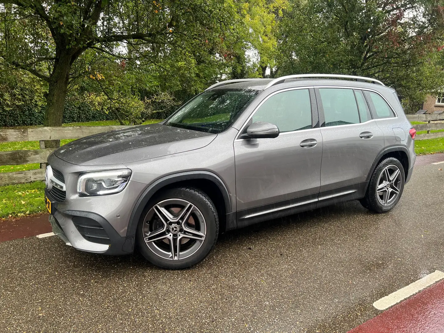 Mercedes-Benz GLB 200 Premium Plus Clima Camera PDC Grijs - 2
