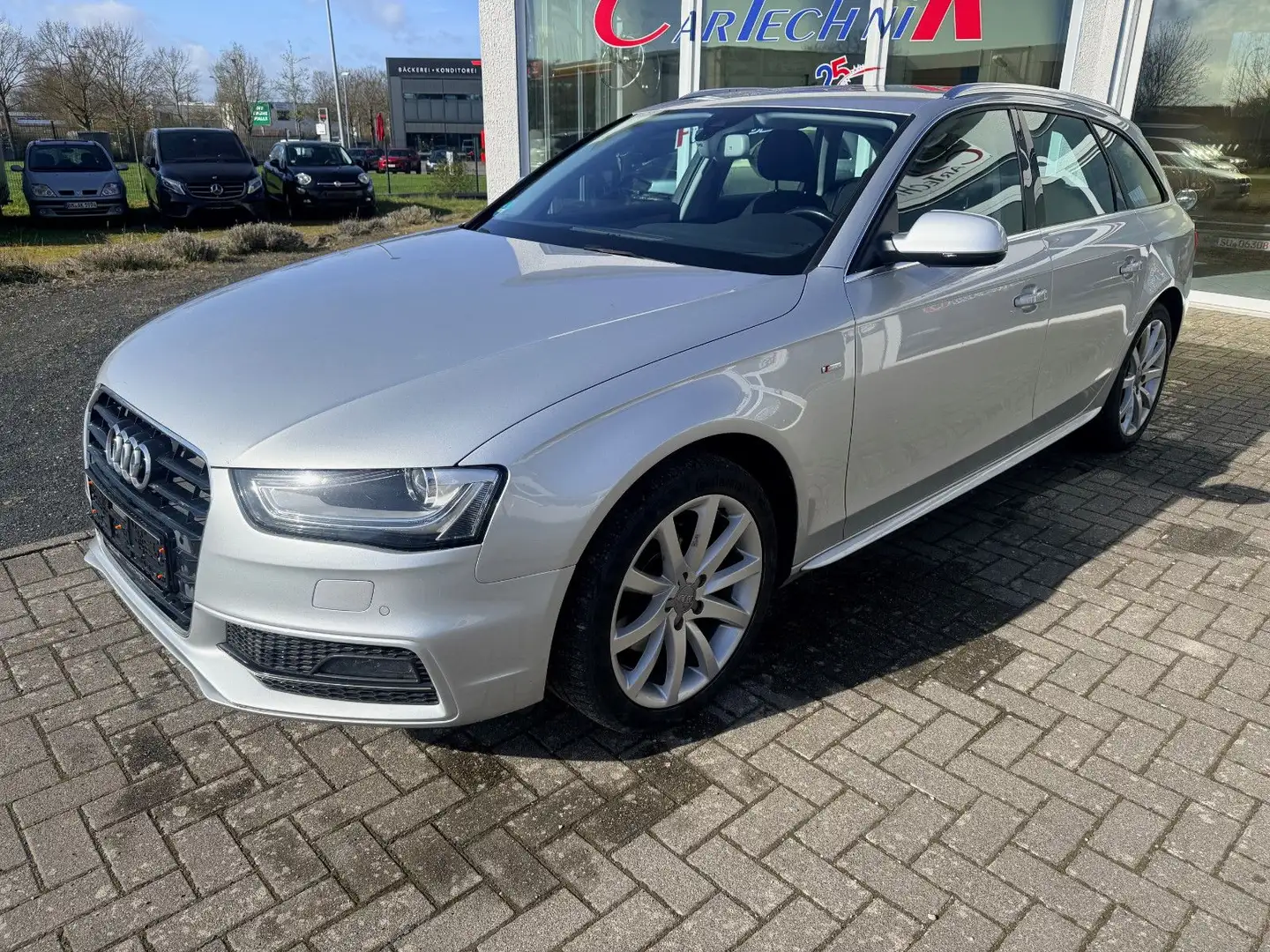 Audi A4 Avant S-Line, Automatik ,Zahnriemen neu Silber - 2