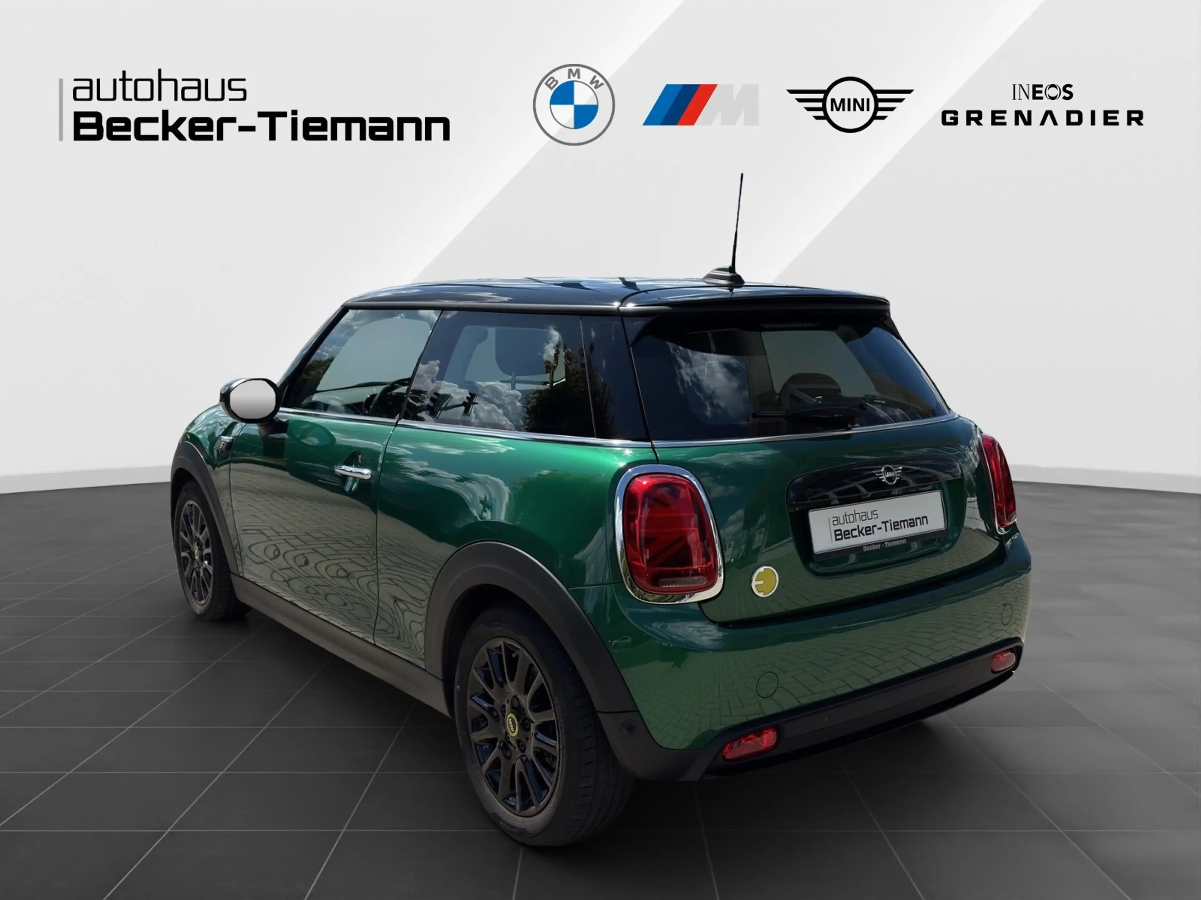 MINI Cooper SE Hatch 16" / Pano / RFK / DrivAss / DAB / LED / Key — photo 4
