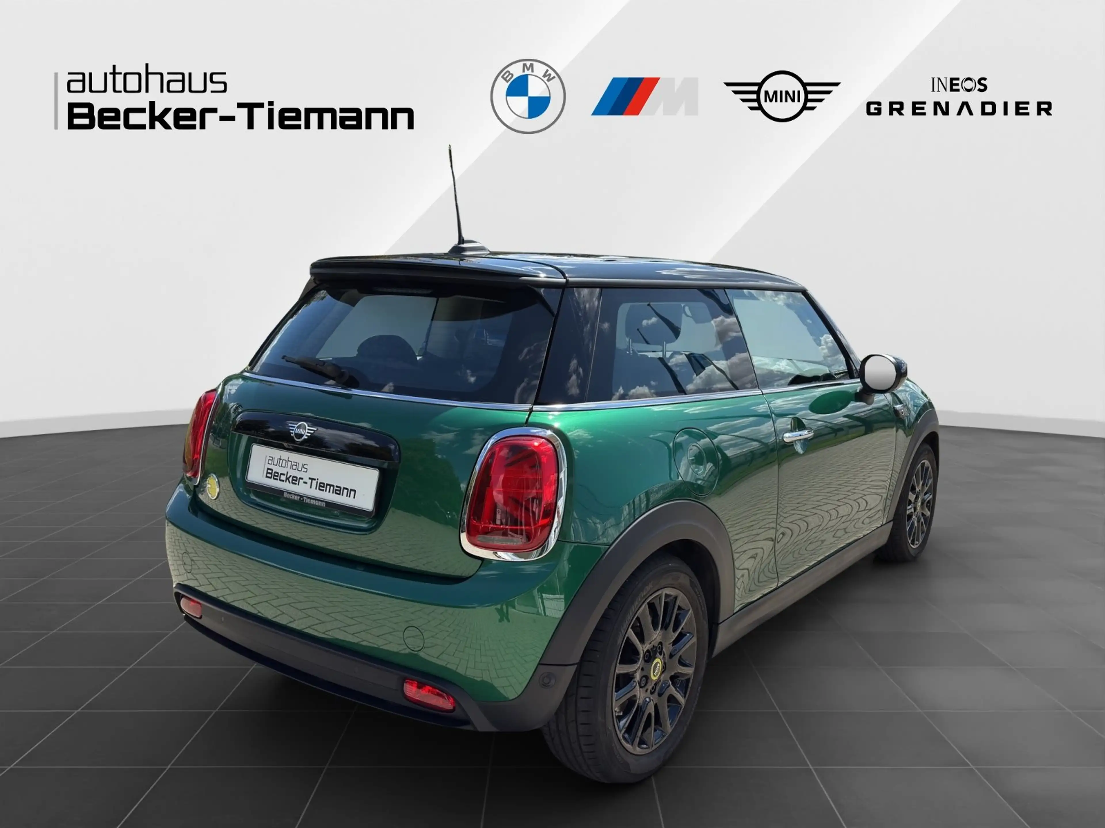 MINI Cooper SE Hatch 16" / Pano / RFK / DrivAss / DAB / LED / Key — photo 6