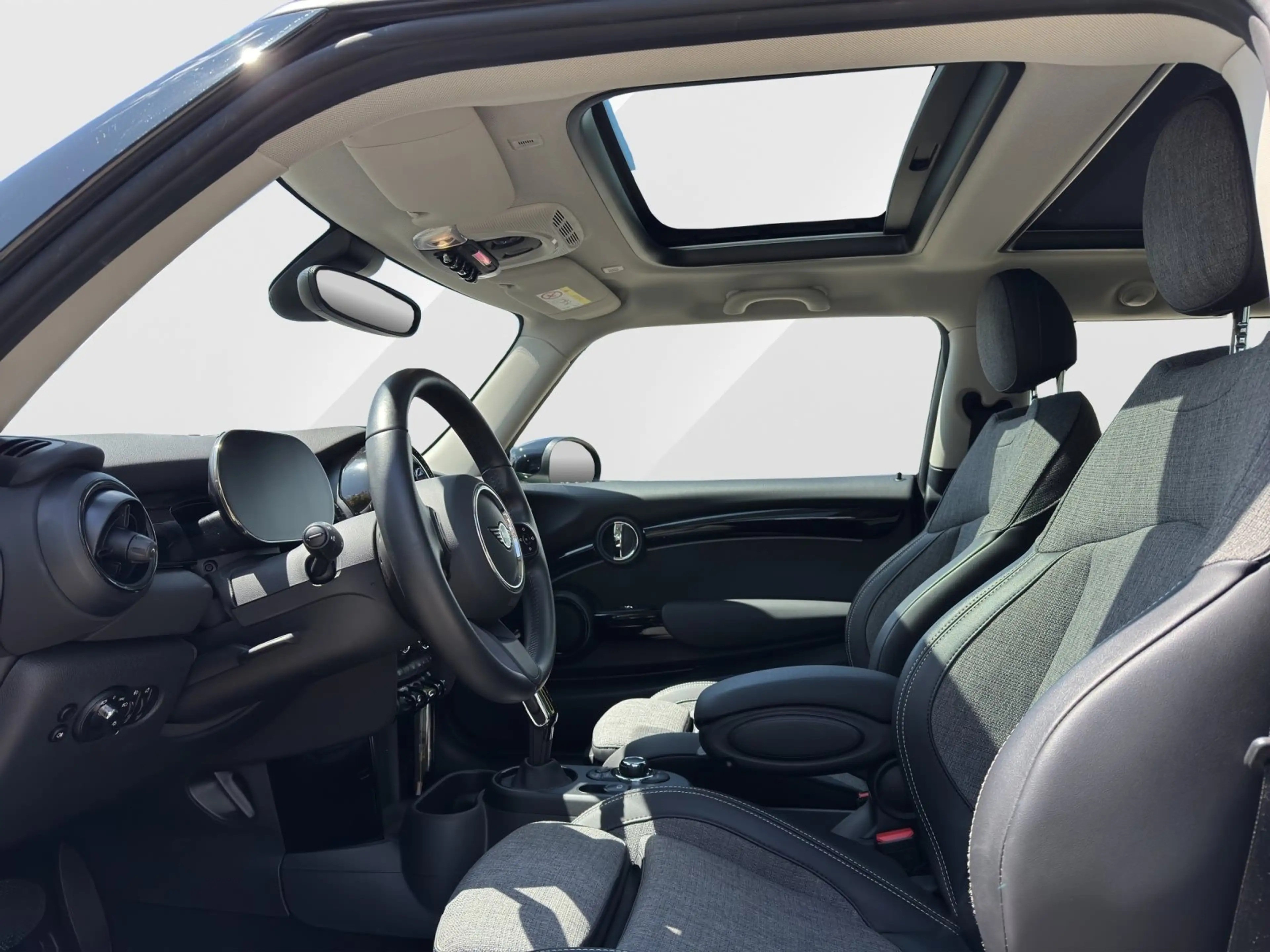 MINI Cooper SE Hatch 16" / Pano / RFK / DrivAss / DAB / LED / Key — photo 11