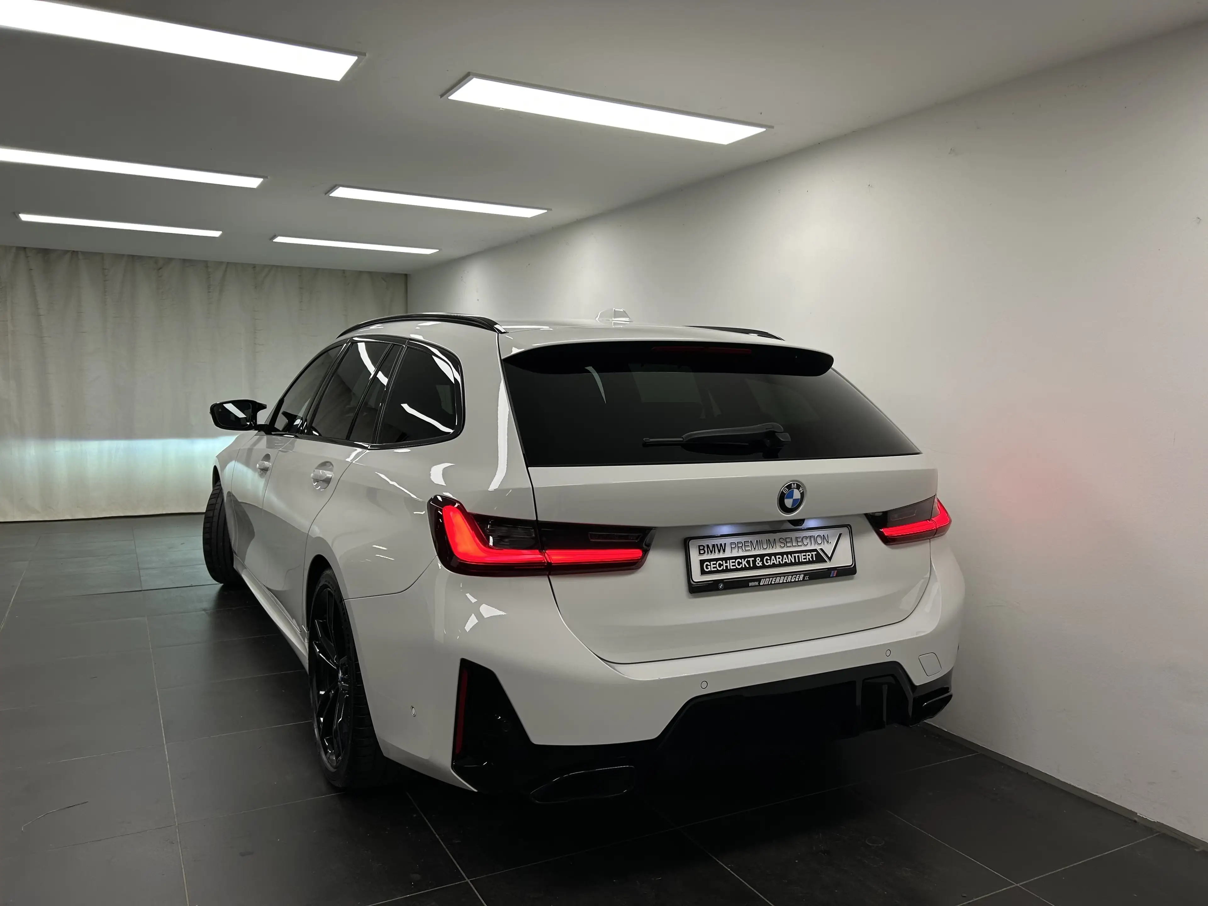 BMW 340 M340d xDrive Touring — photo 10