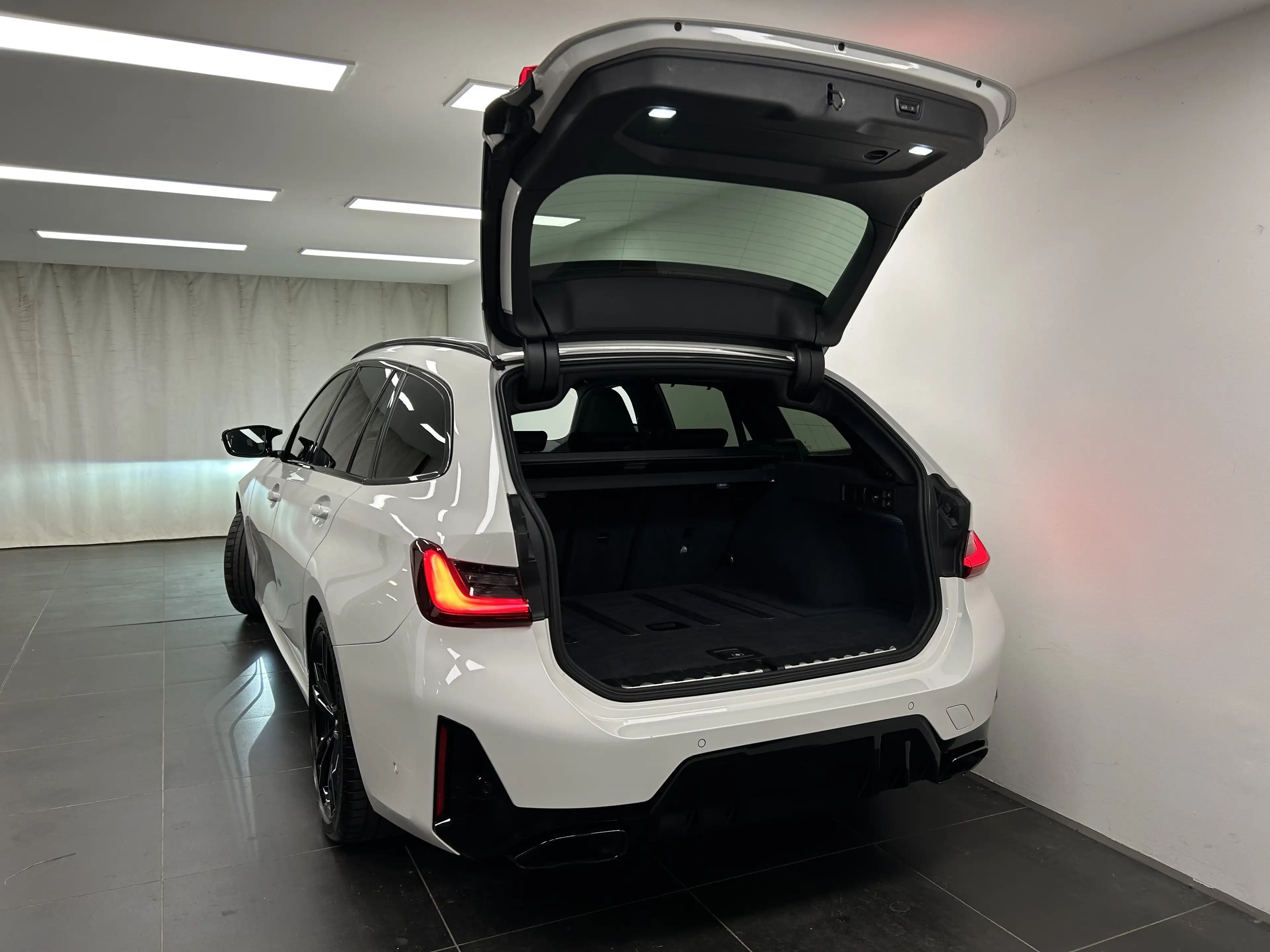 BMW 340 M340d xDrive Touring — photo 12