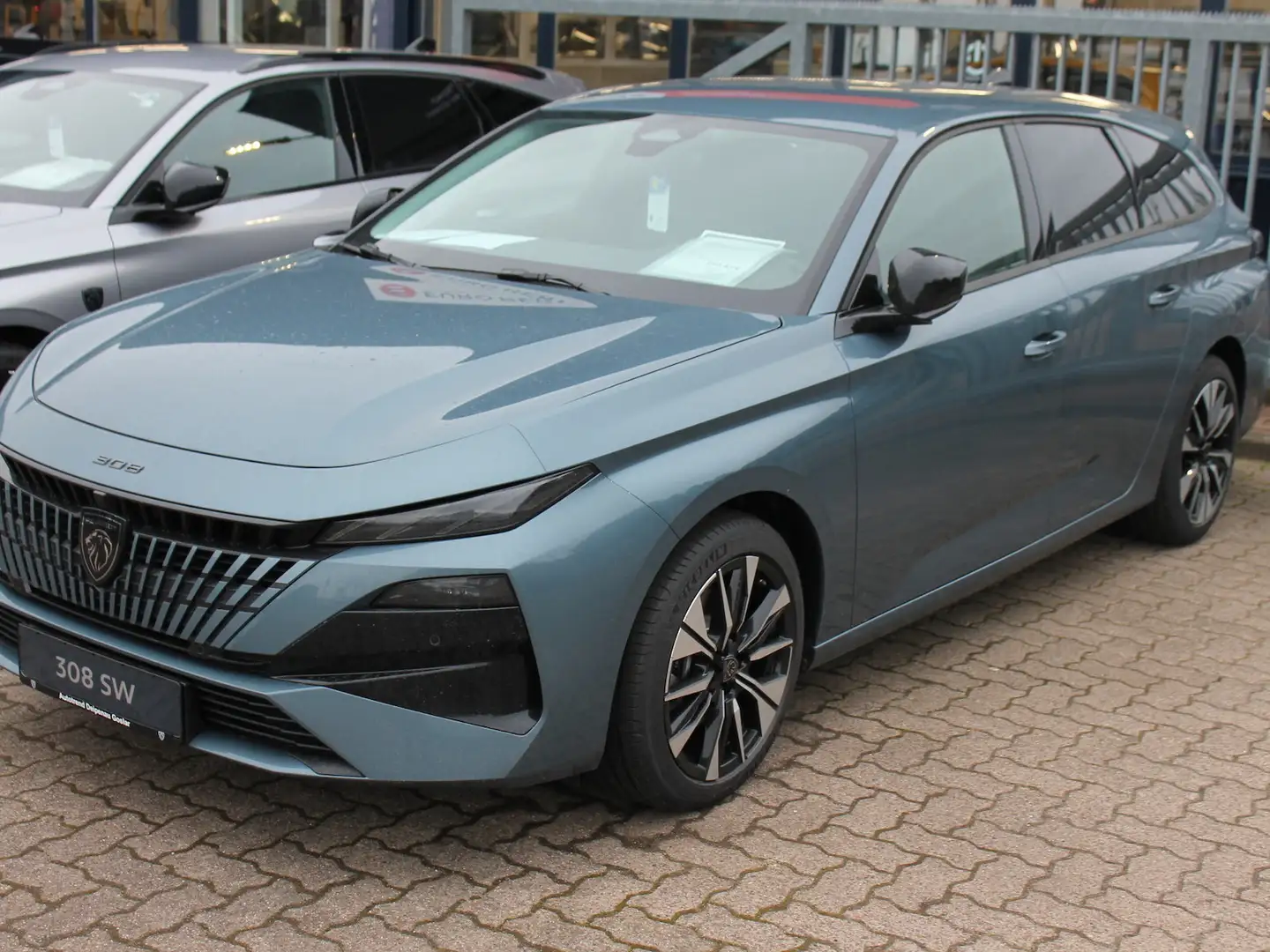 Peugeot 308 SW Allure Hybrid 145 e-DSC Blau - 1