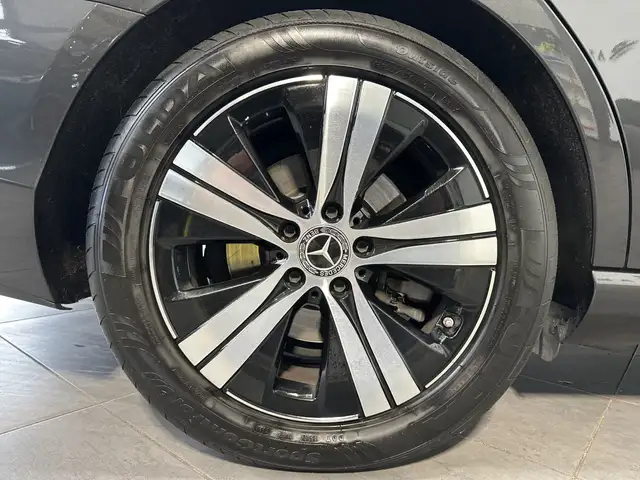 Mercedes-Benz C view 3