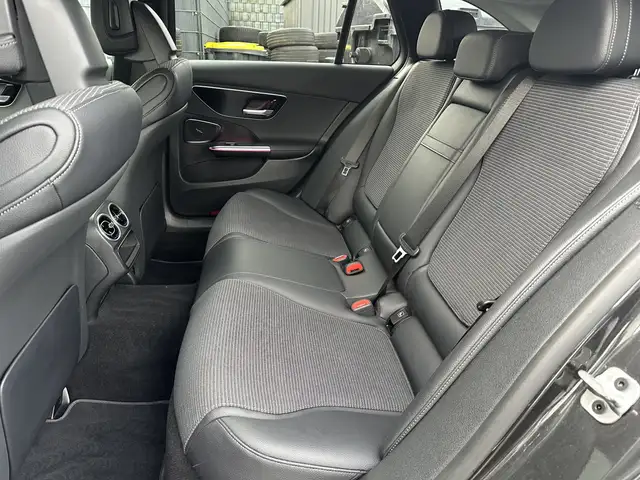 Mercedes-Benz C view 10