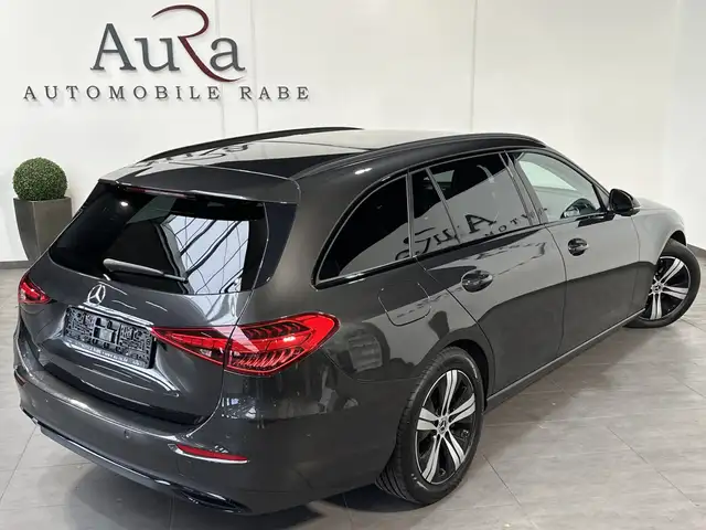 Mercedes-Benz C view 4