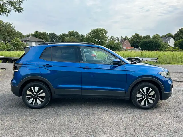 Volkswagen T-Cross view 6