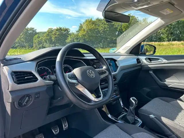 Volkswagen T-Cross view 11