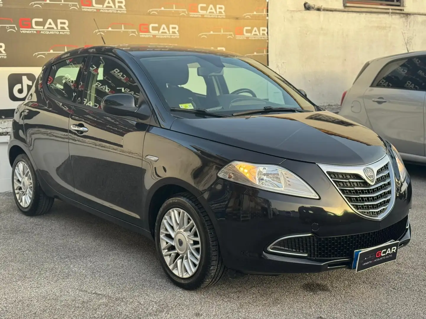 Lancia Ypsilon Ypsilon 1.2 69 CV 5 porte S&S Gold Zwart - 2