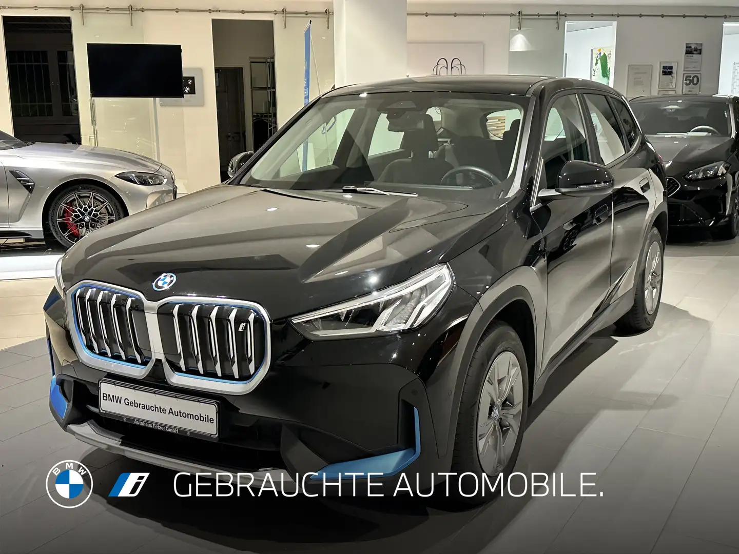BMW iX1 xDrive30 DAB Parkassistent Shz Schwarz - 1
