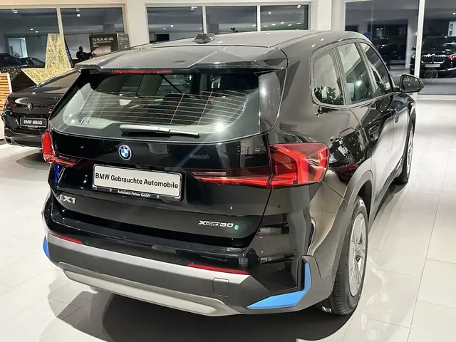 BMW Ix1 view 10