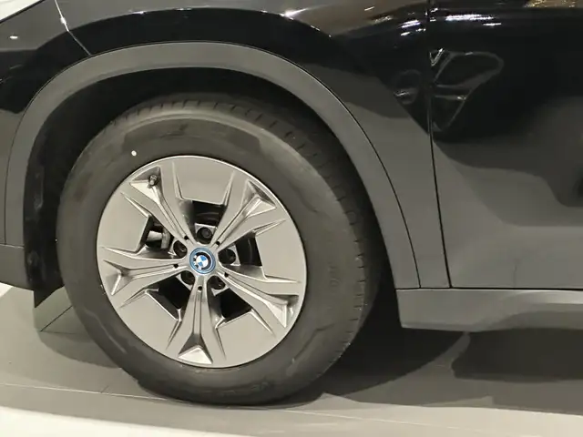BMW Ix1 view 3