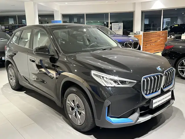 BMW Ix1 view 12