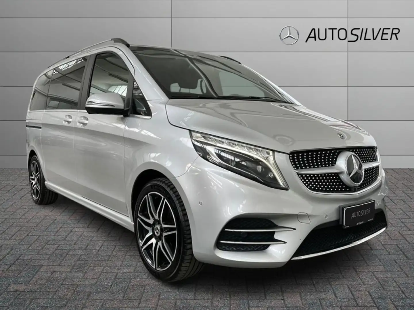 Mercedes-Benz V 300 d Automatic 4Matic Premium Compact Plateado - 1
