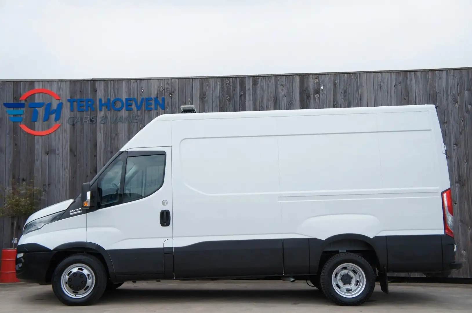 Iveco Daily 35C14 2.3 HPi L3H2 Automatik 100KW Euro 6 Blanc - 1