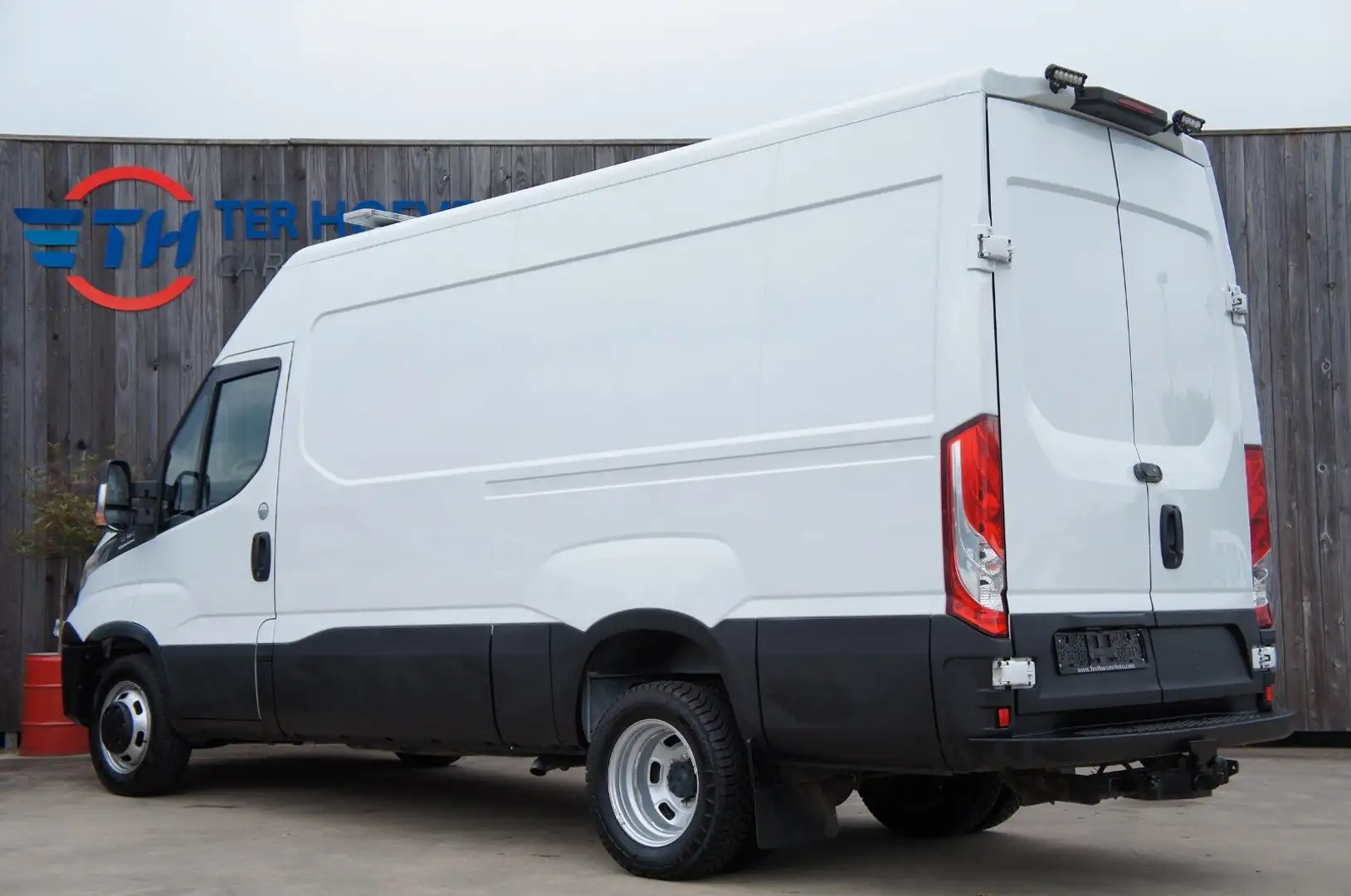 Iveco Daily 35C14 2.3 HPi L3H2 Automatik 100KW Euro 6 Blanc - 2