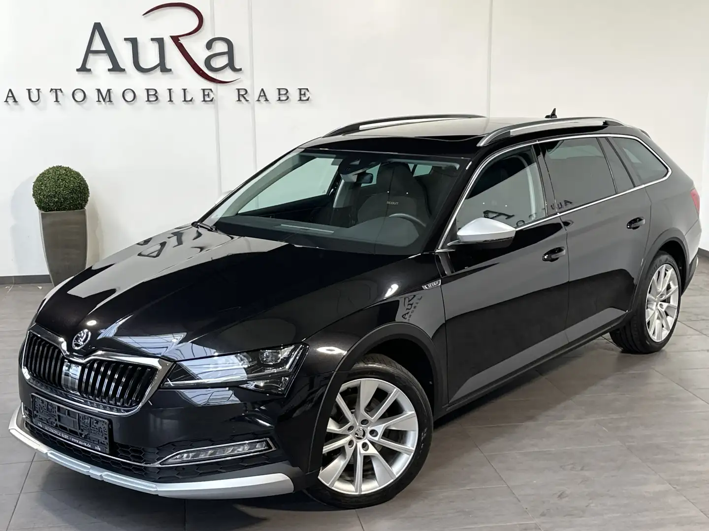 Skoda Superb Scout 4x4 NAV+LED+AHK+PANO+DIGDISPLAY+1HD Negro - 1