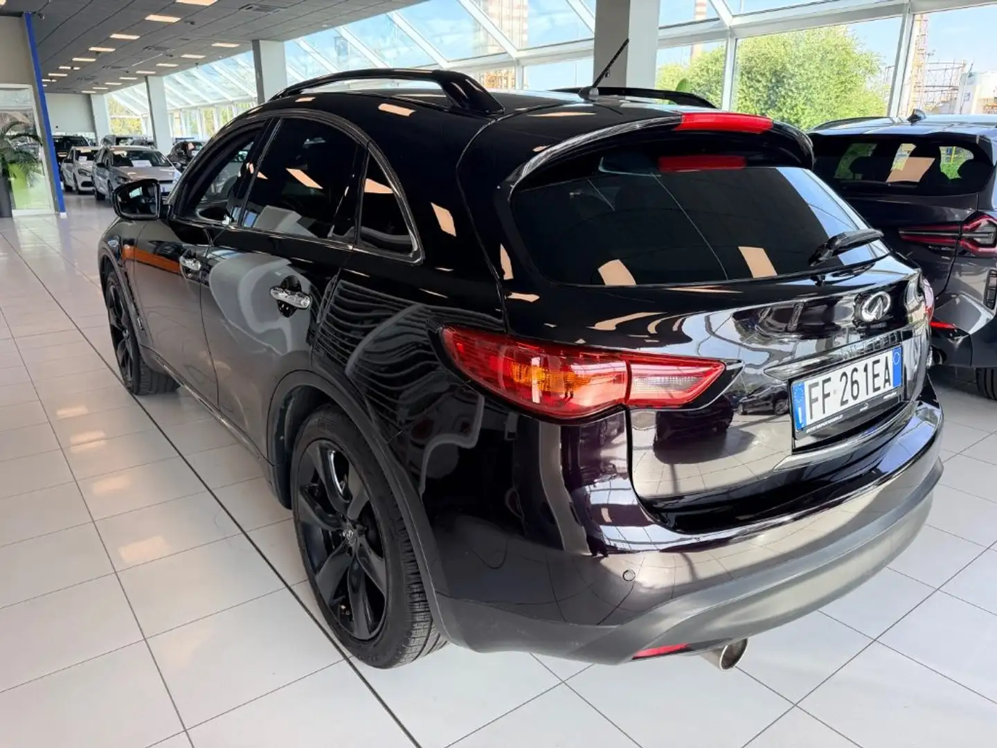 Infiniti QX70 3.0 diesel V6 AT S Premium Schwarz - 2