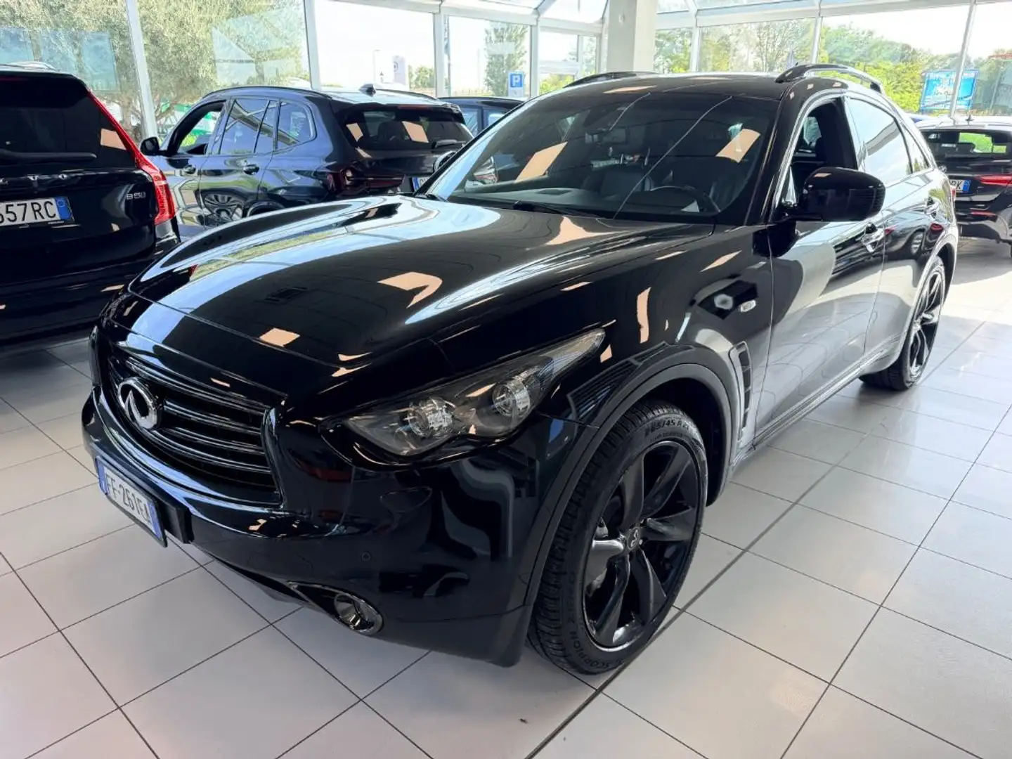 Infiniti QX70 3.0 diesel V6 AT S Premium Schwarz - 1