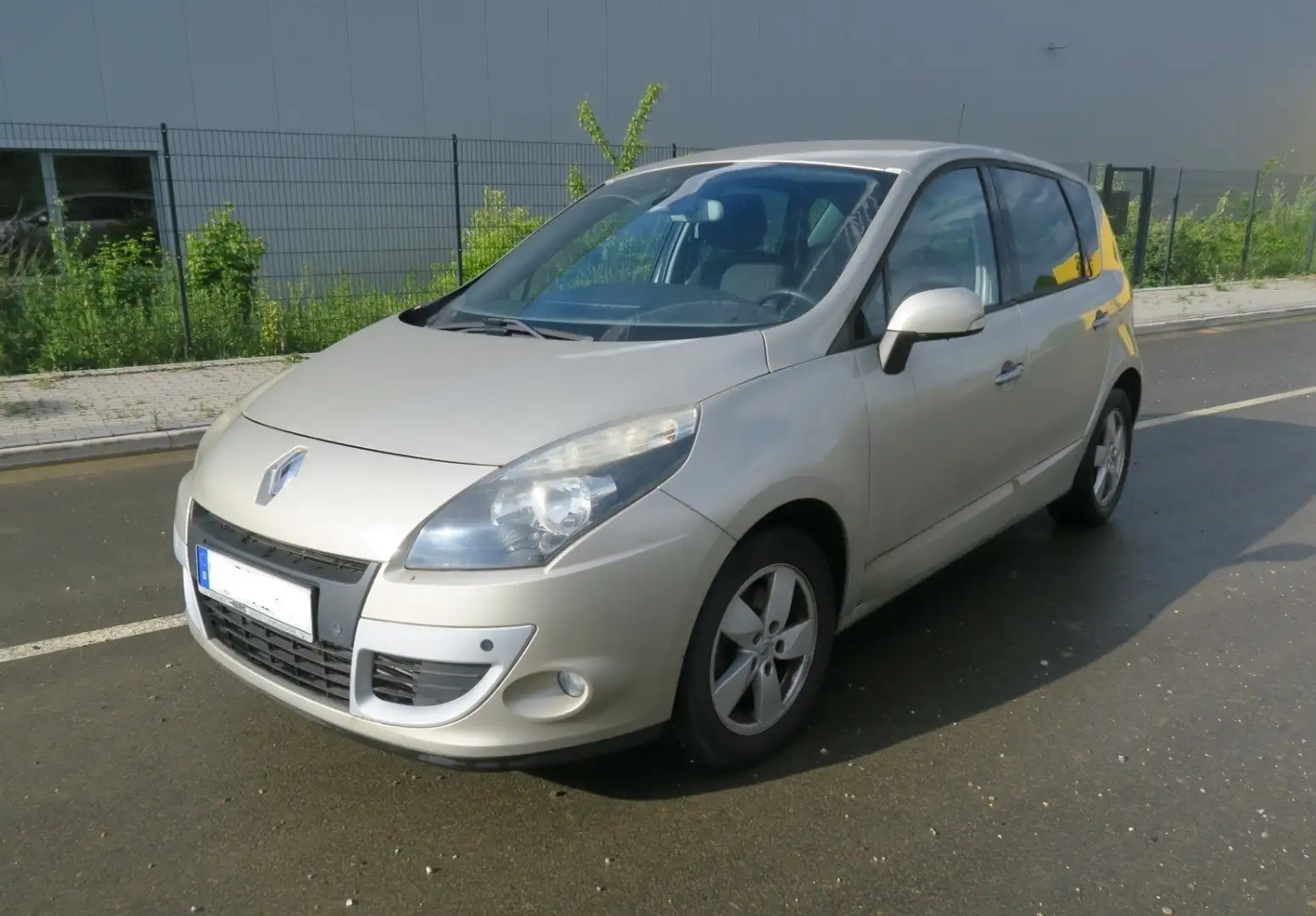Renault Scenic Dynamique Silber - 1