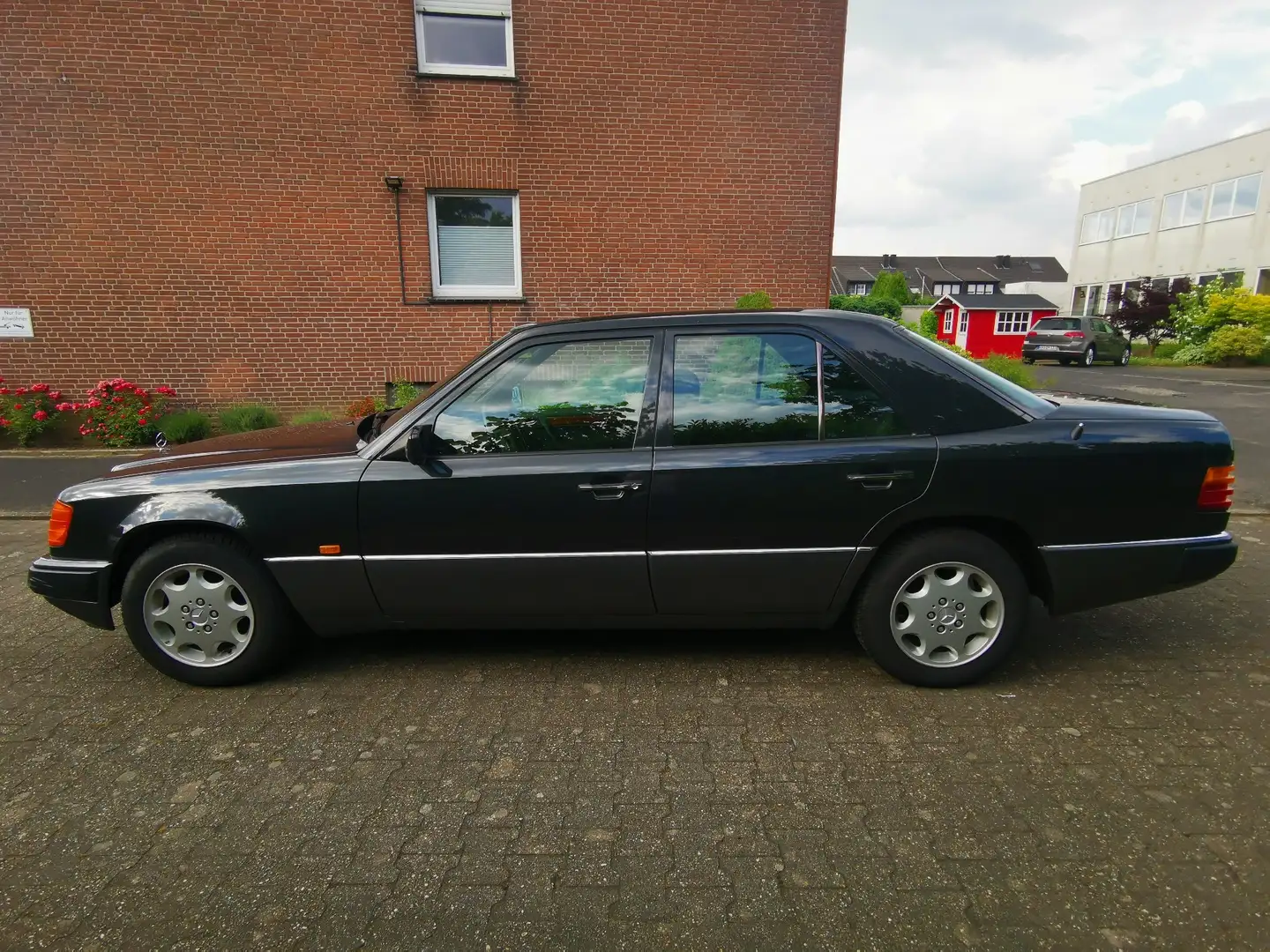 Mercedes-Benz E 200 1. Hand orig. 68.900 km, Erstlack Noir - 2