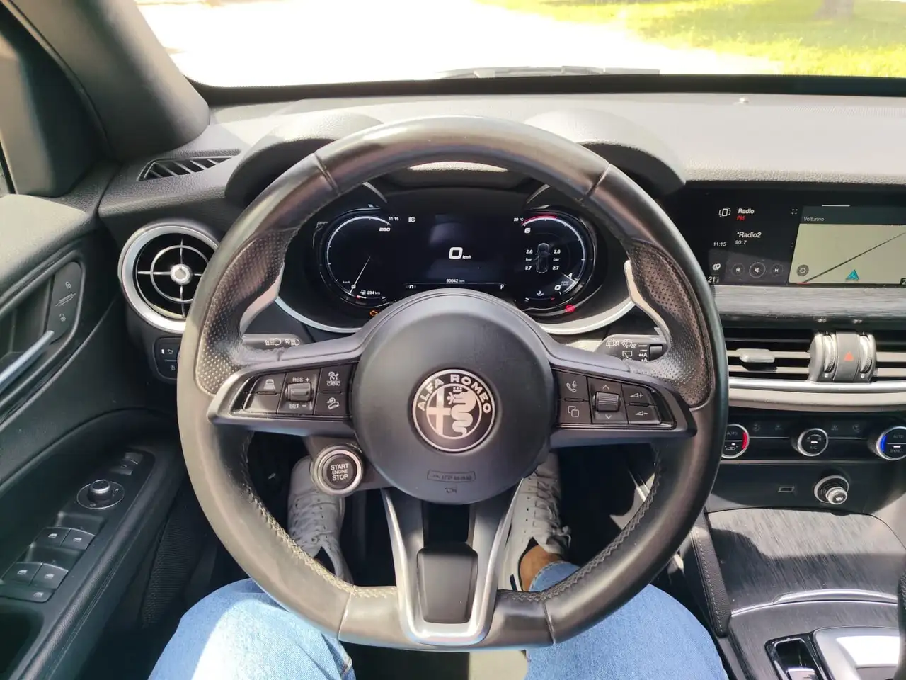 Alfa Romeo Stelvio 2023 — фото 11