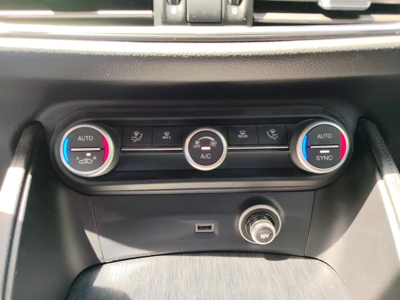 Alfa Romeo Stelvio 2023 — фото 14