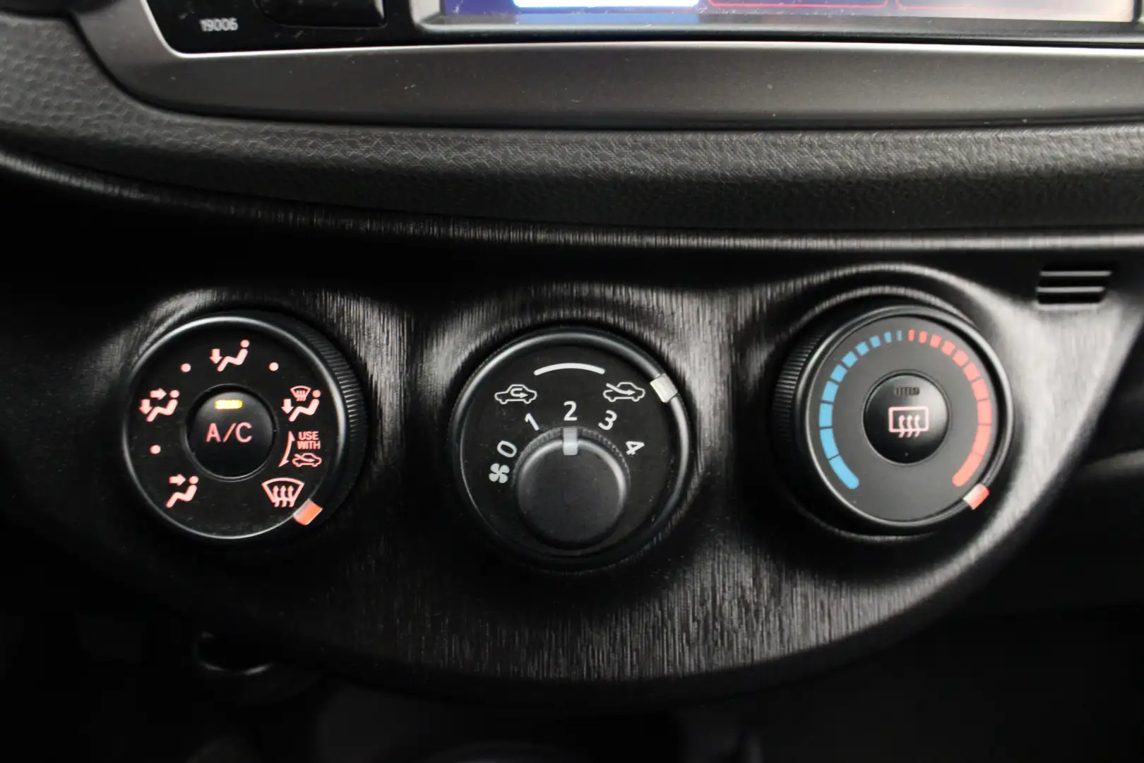 Toyota Yaris 1.0 VVT-i Now Blanc - 2