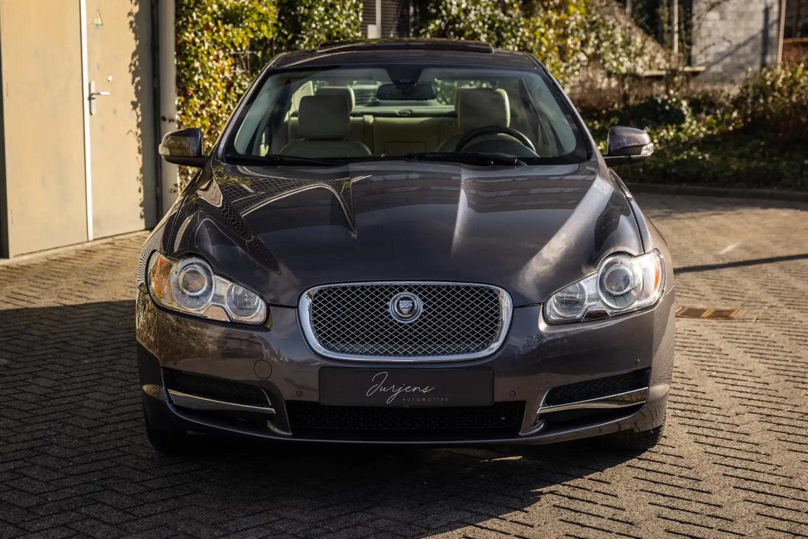 Jaguar XF 4.2 V8 Premium Luxury (298pk) Lage KM | Orig NL Grau - 2