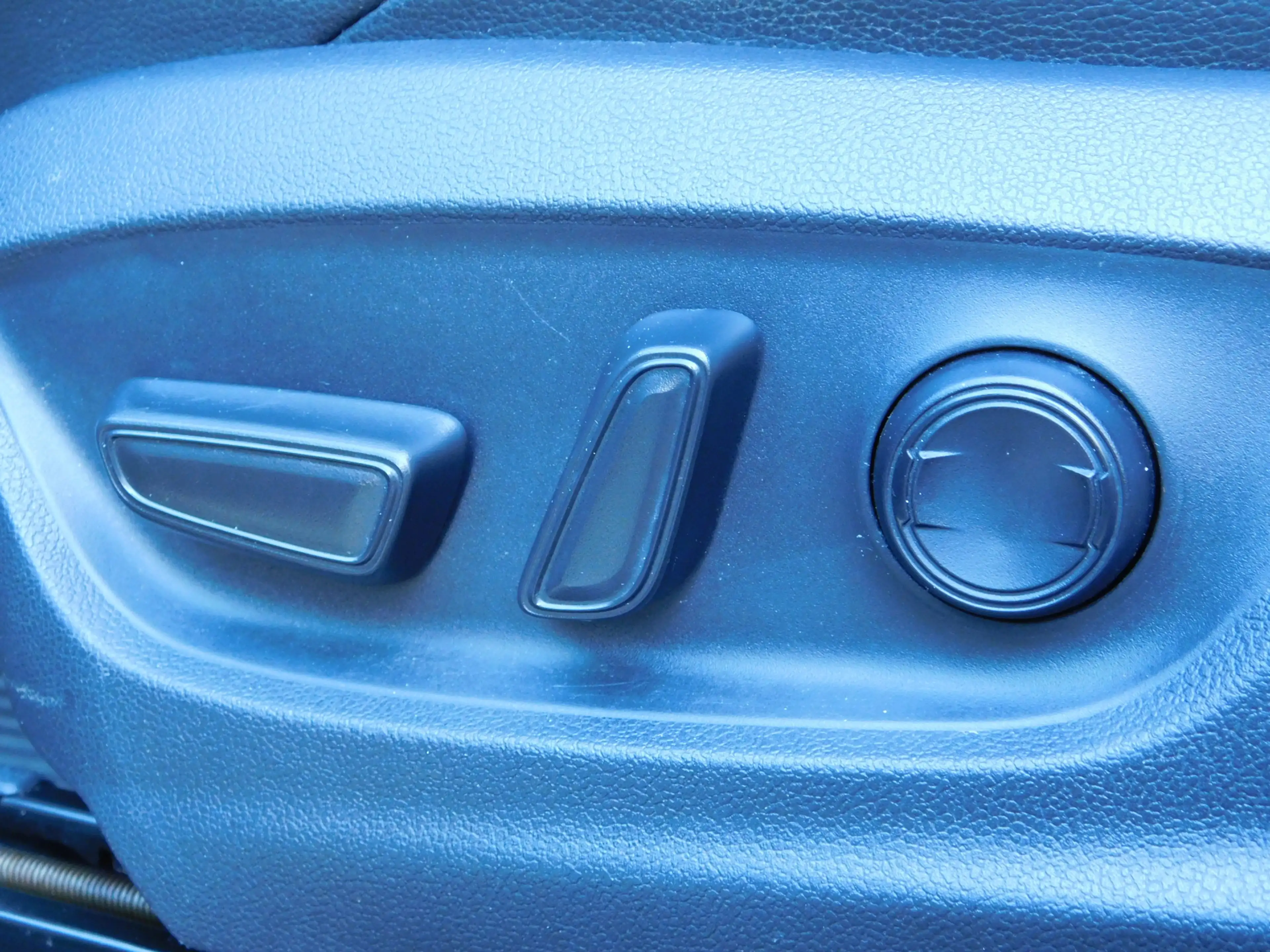 Toyota Corolla Cross 2.0 High Power Hybrid Launch Edition | LEDER | JBL — photo 12